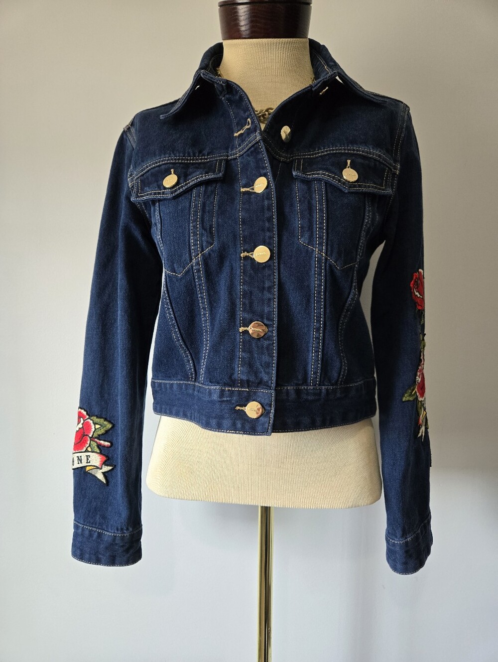 Mo & Co Rose Embroidered Denim Jacket. Size Small